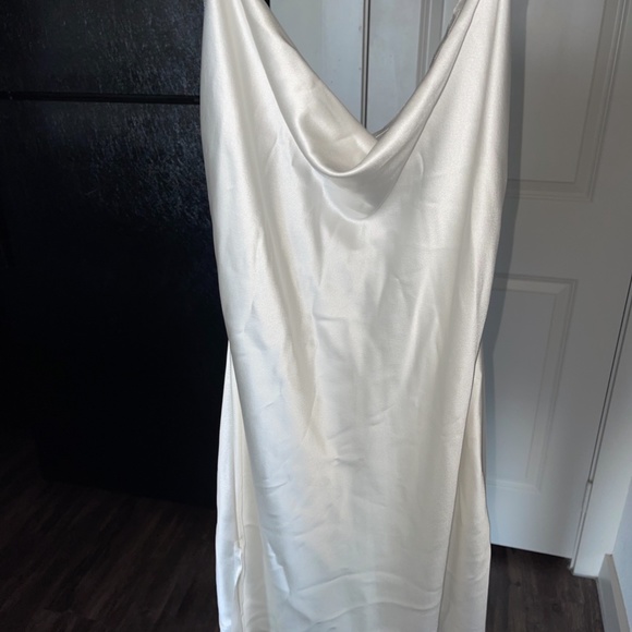 NIQUE MINI DRESS - Picture 2 of 4